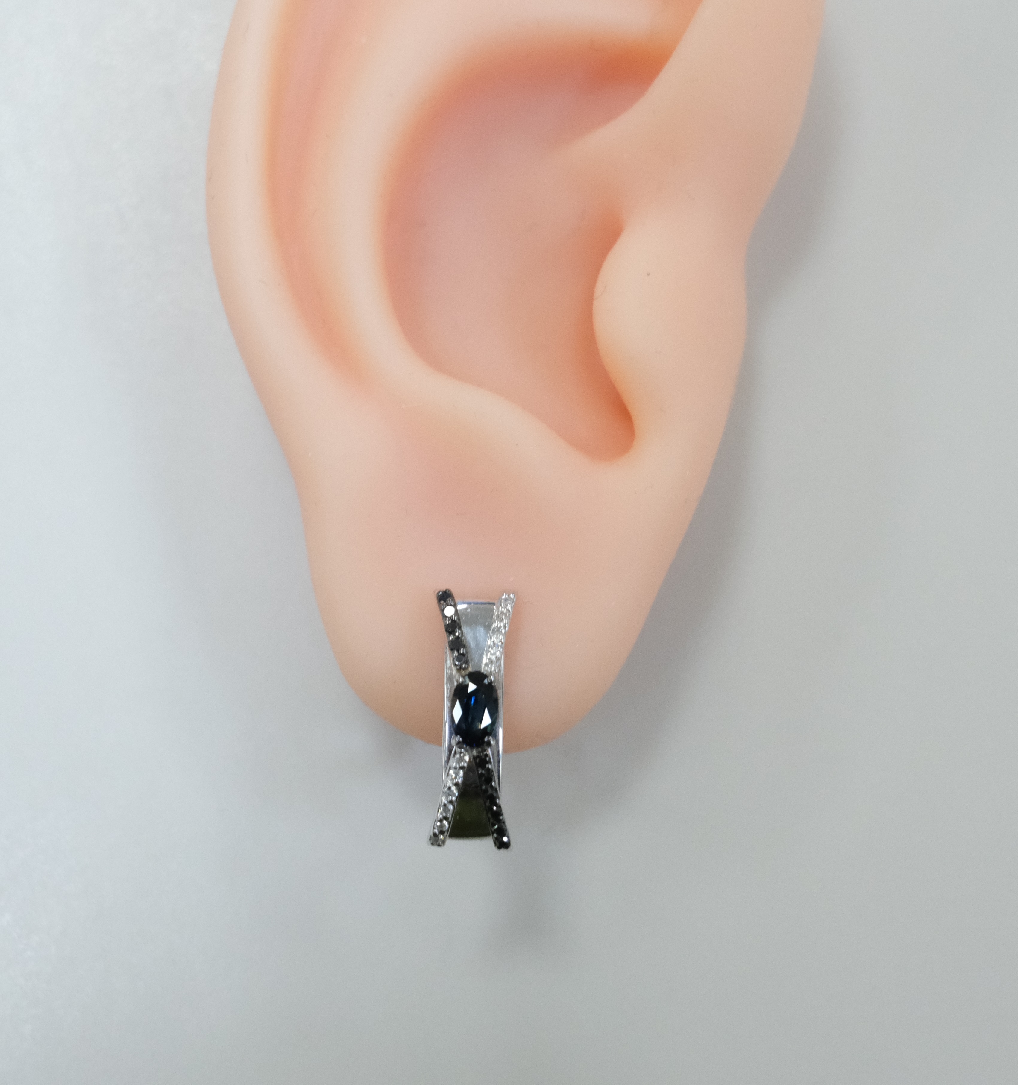 Серьги из белого золота с сапфирами